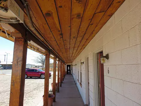 512 E Third St, Winslow, AZ 86047 photo 8