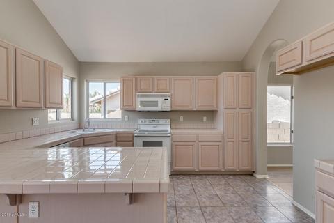1452 S Vine St, Gilbert, AZ 85233 photo 2