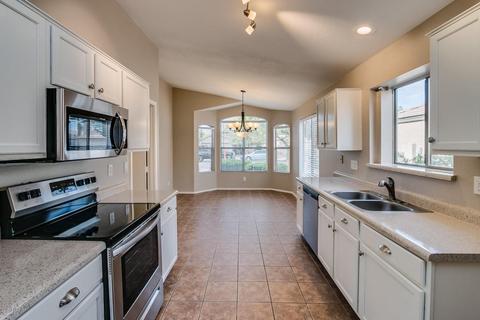2207 E Arabian Dr, Gilbert, AZ 85296 photo 4