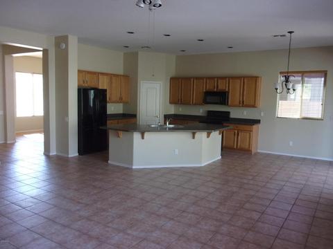 2014 N Milkweed Loop, Phoenix, AZ 85037 photo 3