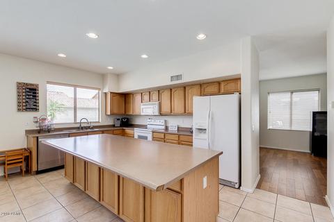 962 E San Tan Dr, Gilbert, AZ 85296 photo 2