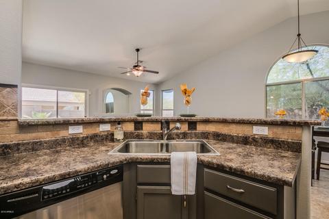 3201 E Wickieup Ln, Phoenix, AZ 85050 photo 11