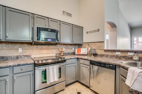 3201 E Wickieup Ln, Phoenix, AZ 85050 photo 13