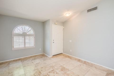 3201 E Wickieup Ln, Phoenix, AZ 85050 photo 5