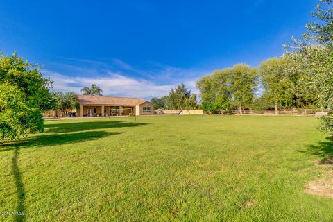2753 E Arrowhead Trl, Gilbert, AZ 85297 photo 3
