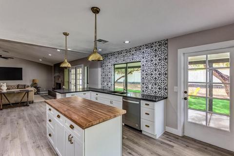 2215 E Sahuaro Dr, Phoenix, AZ 85028 photo 4