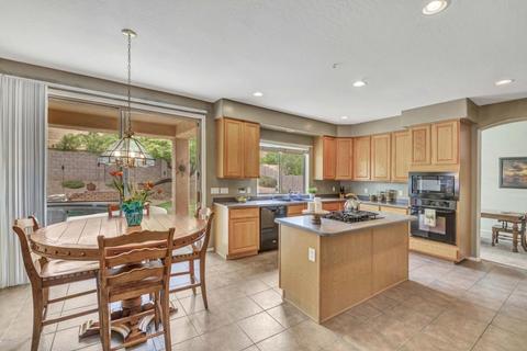 4422 E Robin Ln, Phoenix, AZ 85050 photo 2