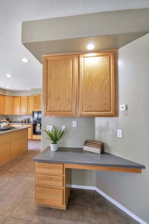 4422 E Robin Ln, Phoenix, AZ 85050 photo 5