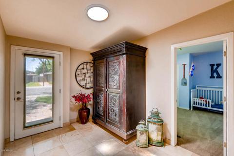 3819 E Laurel Ln, Phoenix, AZ 85028 photo 4