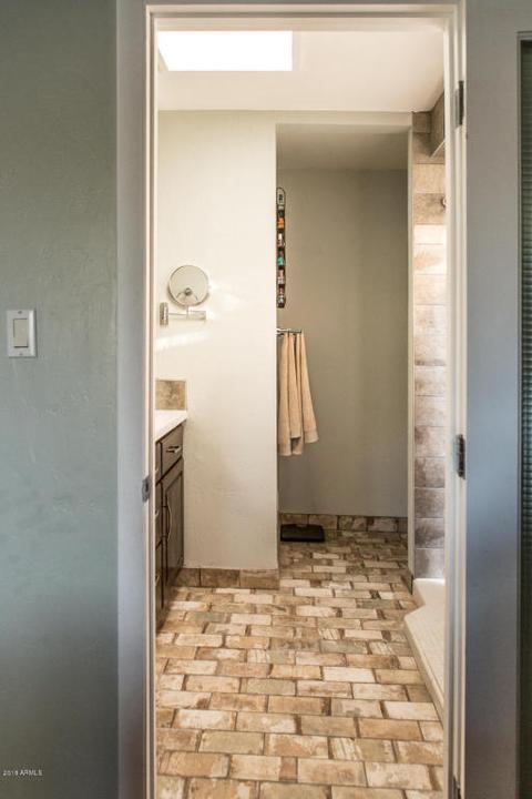 2874 E North Ln, Phoenix, AZ 85028 photo 14