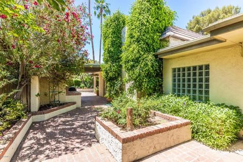 115 Echo Ln, Phoenix, AZ 85020 photo 9