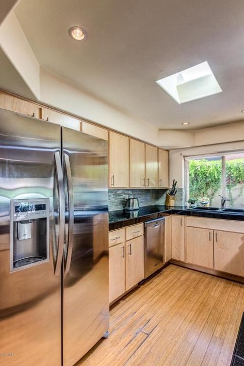 806 E Becker Ln, Phoenix, AZ 85020 photo 9