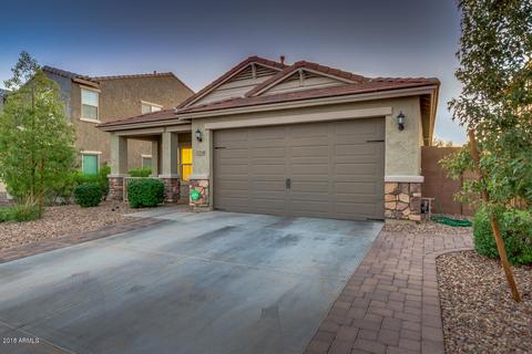 2704 E Hickory St, Gilbert, AZ 85298 photo 2