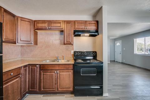 3029 N 37th Dr, Phoenix, AZ 85019 photo 9