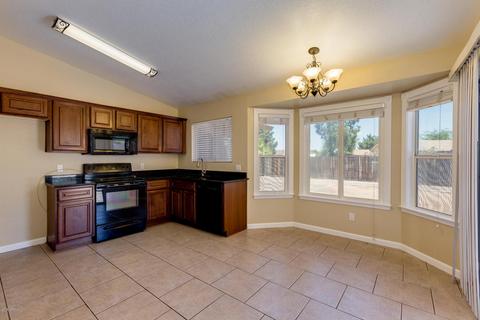 216 E Leah Ln, Gilbert, AZ 85234 photo 5