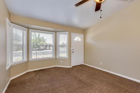 216 E Leah Ln, Gilbert, AZ 85234 photo 3
