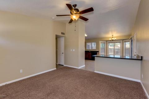 216 E Leah Ln, Gilbert, AZ 85234 photo 4