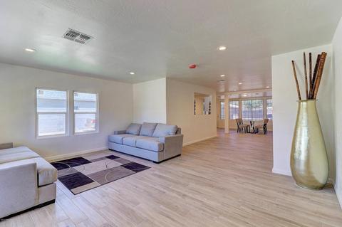 1401 Earll Dr, Phoenix, AZ 85014 photo 4