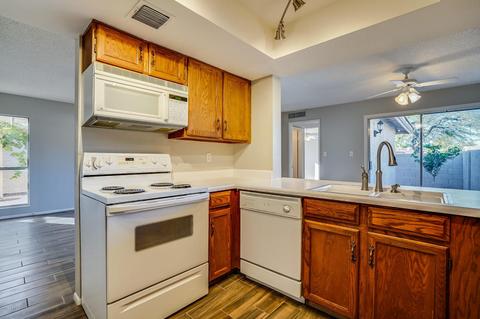 5201 E Tunder Cir, Phoenix, AZ 85044 photo 4