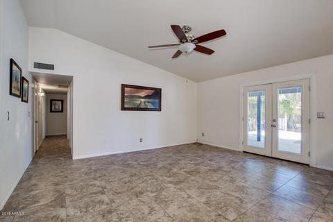 313 E Leah Ln, Gilbert, AZ 85234 photo 5