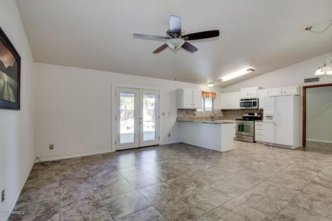 313 E Leah Ln, Gilbert, AZ 85234 photo 3