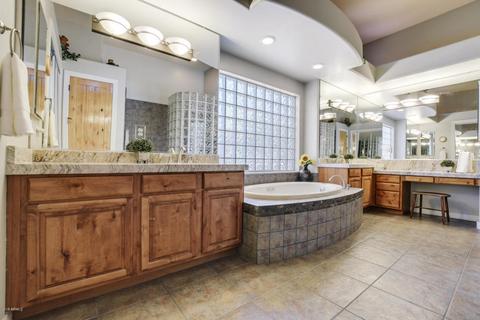 328 E Hampton Ln, Gilbert, AZ 85295 photo 4