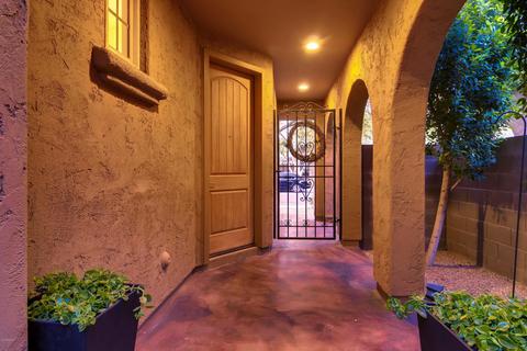 3933 E Half Hitch Pl, Phoenix, AZ 85050 photo 6
