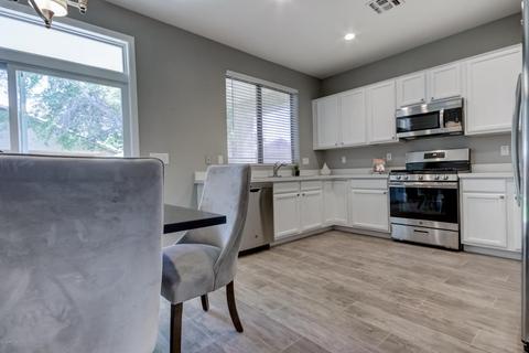 876 E Sherri Dr, Gilbert, AZ 85296 photo 5
