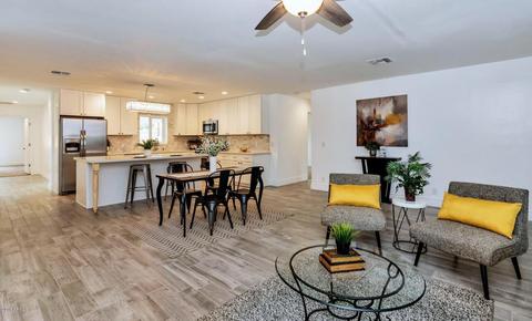 2215 E Whitton Ave, Phoenix, AZ 85016 photo 2