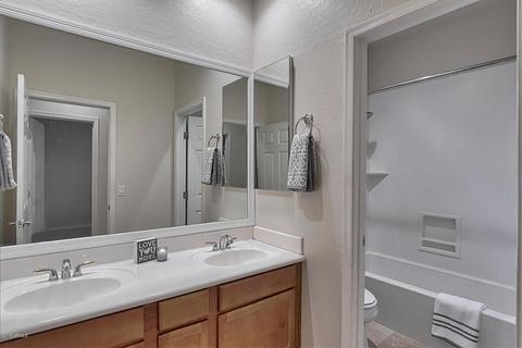 3979 E Crest Ln, Phoenix, AZ 85050 photo 27