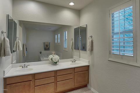 3979 E Crest Ln, Phoenix, AZ 85050 photo 9