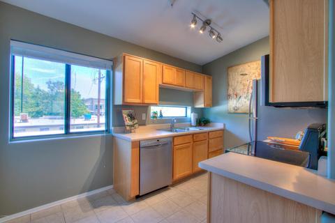 3301 Earll Dr #213, Phoenix, AZ 85018 photo 2