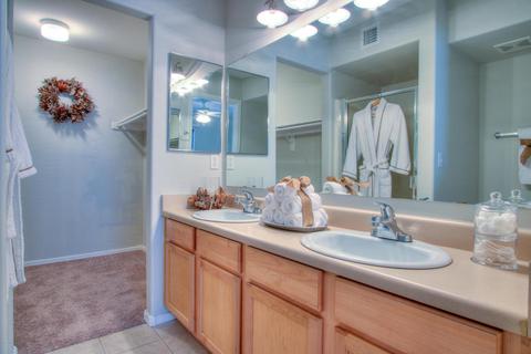 3301 Earll Dr #213, Phoenix, AZ 85018 photo 4