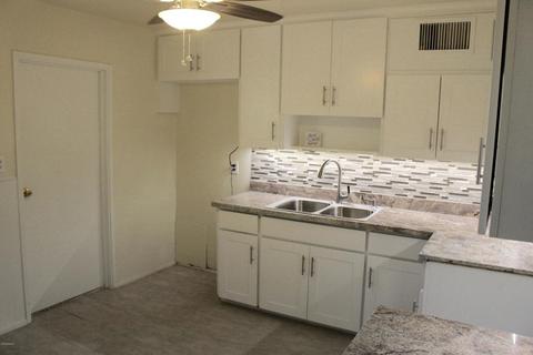 2933 W Echo Ln, Phoenix, AZ 85051 photo 5