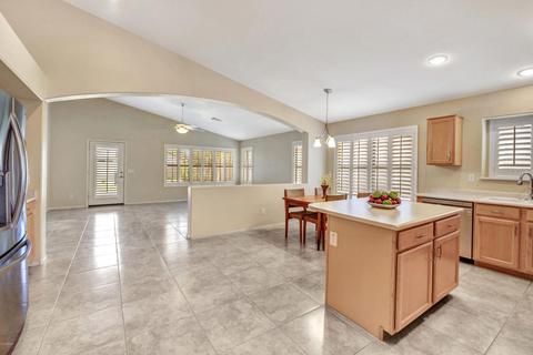 2082 E Smoke Tree Rd, Gilbert, AZ 85296 photo 6