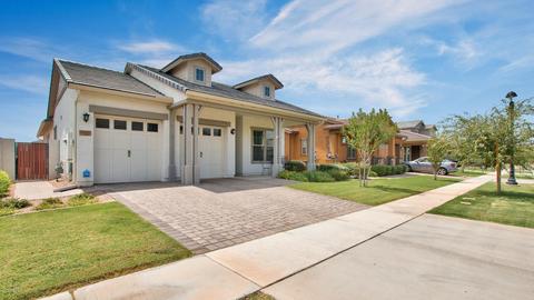 3047 E Austin Dr, Gilbert, AZ 85296 photo 2