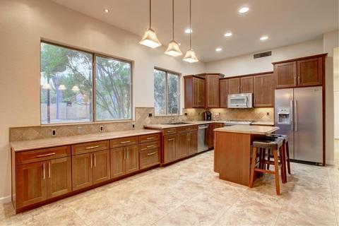 559 S Brett St, Gilbert, AZ 85296 photo 2