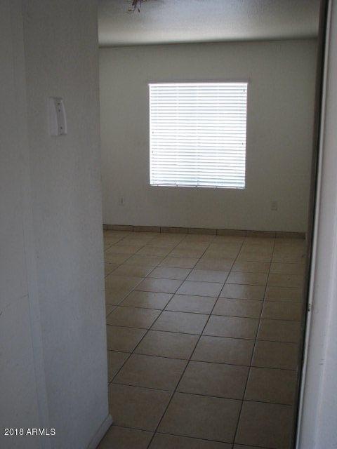7738 W Earll Dr, Phoenix, AZ 85033 photo 4
