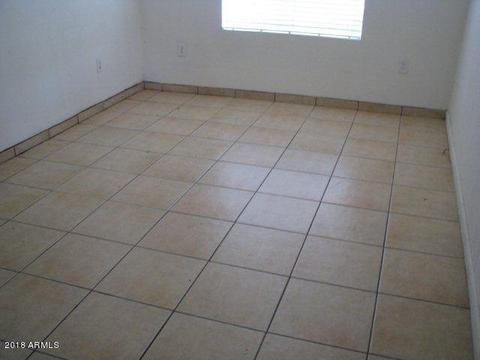 7738 W Earll Dr, Phoenix, AZ 85033 photo 5