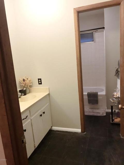 7915 W Avalon Dr, Phoenix, AZ 85033 photo 10