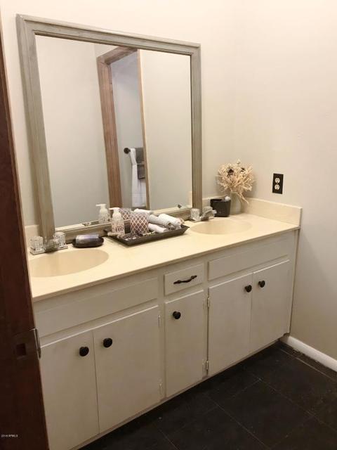 7915 W Avalon Dr, Phoenix, AZ 85033 photo 9