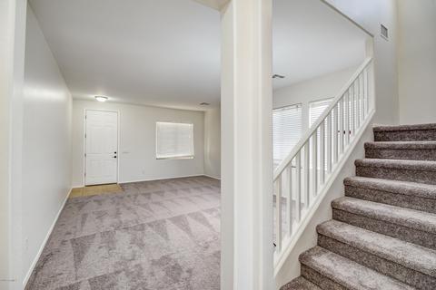 1629 S Starling Dr, Gilbert, AZ 85295 photo 2