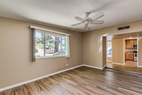 3835 E Laurel Ln, Phoenix, AZ 85028 photo 4