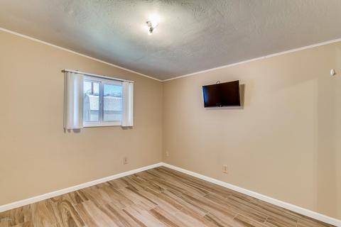 3835 E Laurel Ln, Phoenix, AZ 85028 photo 13