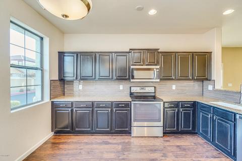 868 S Colonial Dr, Gilbert, AZ 85296 photo 2