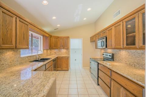 3237 W Helena Dr, Phoenix, AZ 85053 photo 2