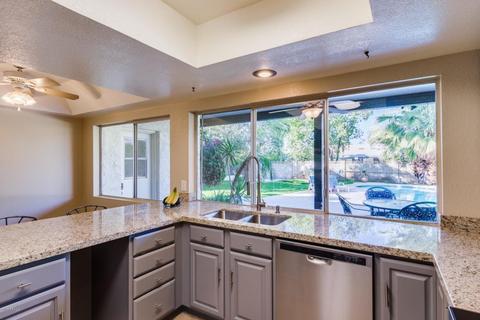 402 E Braeburn Dr, Phoenix, AZ 85022 photo 3