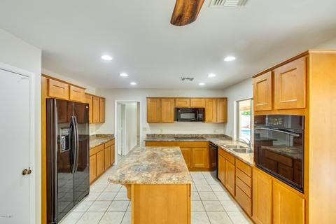 2219 E Christy Dr, Phoenix, AZ 85028 photo 2