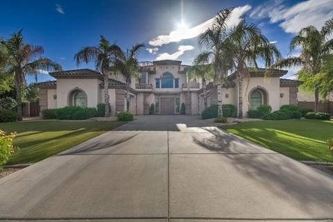2732 S Balboa Dr, Gilbert, AZ 85295 photo 3
