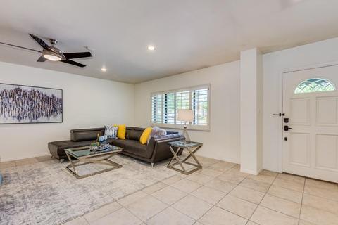 301 E Berridge Ln, Phoenix, AZ 85012 photo 5